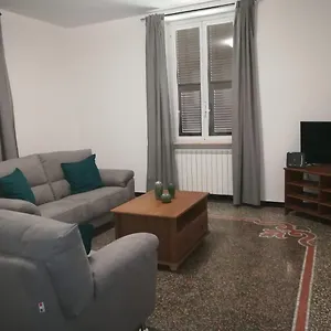 la-casa-di-via-defferrari.hotelitalianriviera.com/